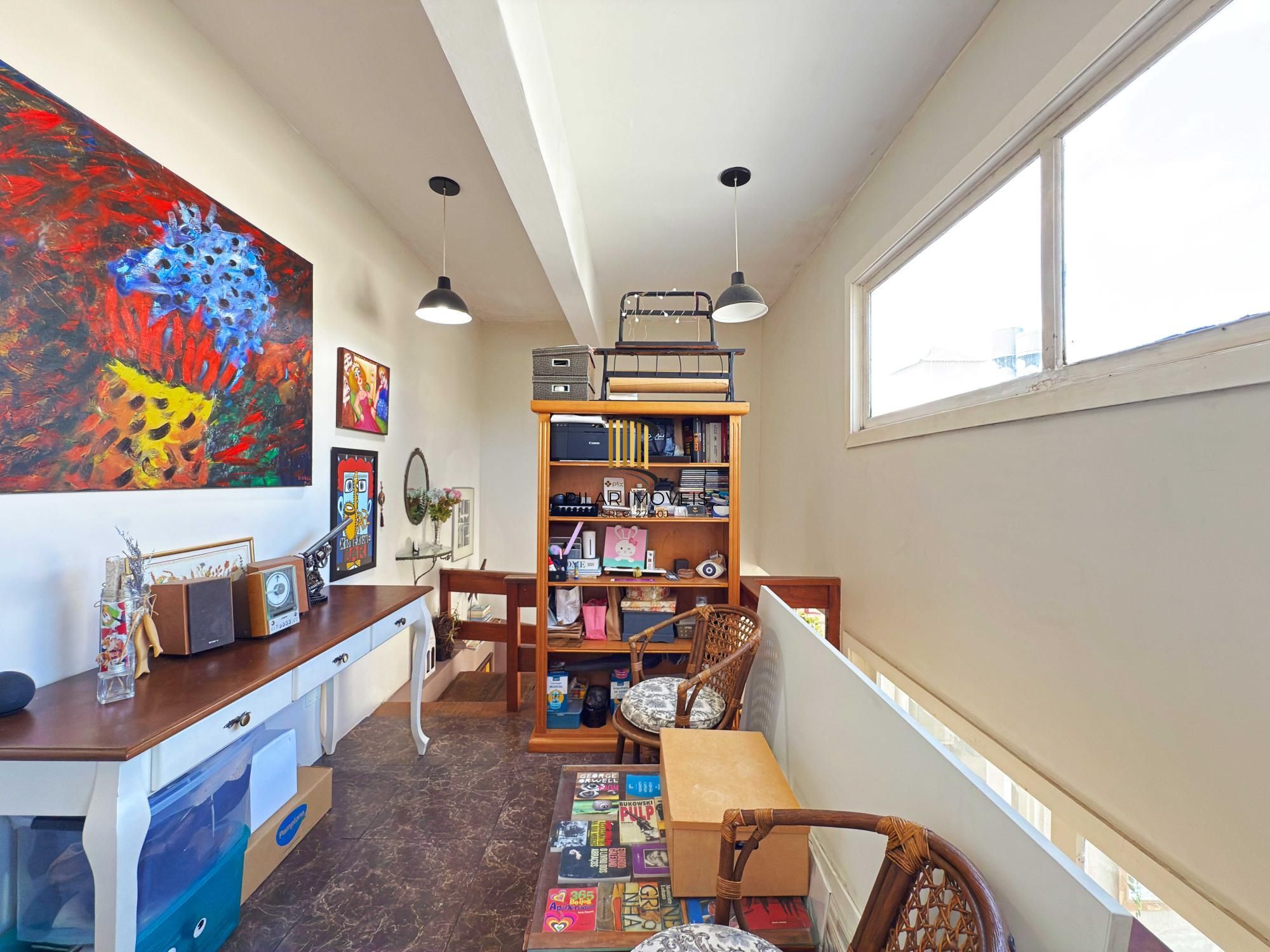 Triplex 4 dormitórios no bairro Pedra Redonda