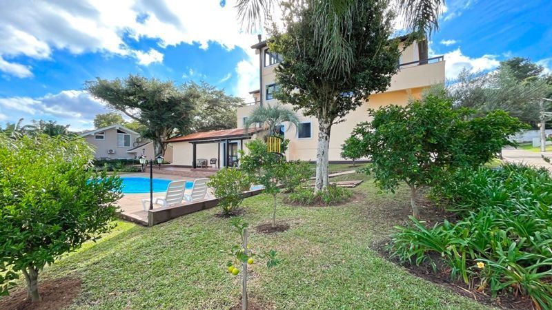 Altos do lago- Com 3 dormitórios, 3 vagas , piscina , Linda e ampla casa em cond