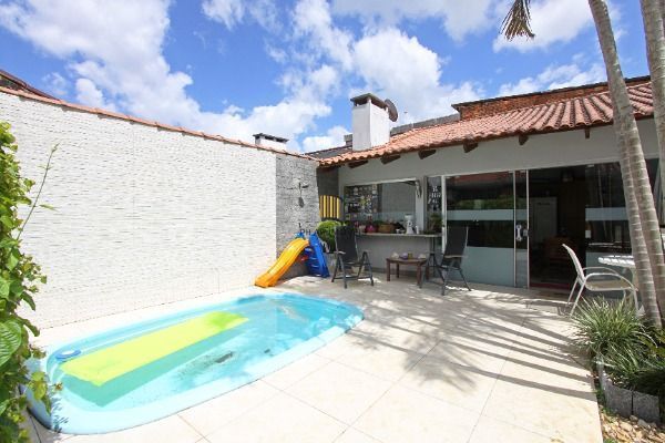 Sobrado para Venda - 208m², 3 dormitórios, sendo 1 suites, 4 vagas - Nonoai