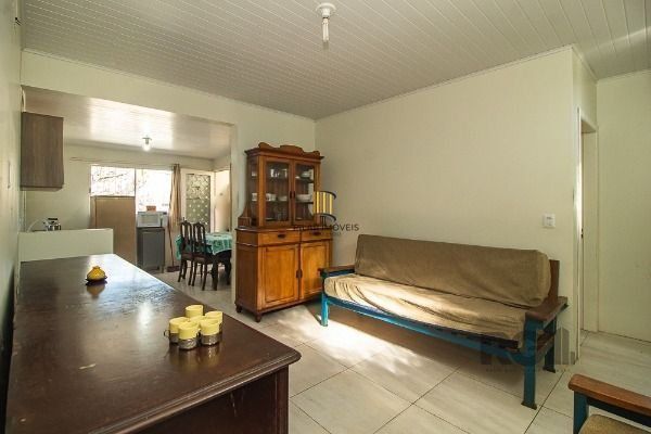 Casa em Porto Alegre, no bairro Vila Nova, com 6 dormitório(s), e 6 banheiros, à