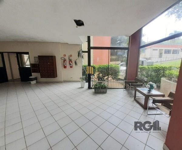 Apartamento em Porto Alegre, no bairro Glória, com 2 dormitório(s), e 2 banheiro