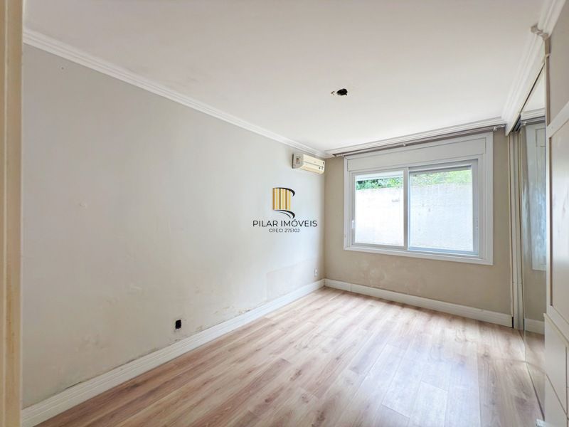 Linda Residência em Condomínio Fechado no Bairro Pedra Redonda.