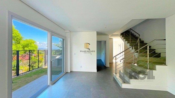 Casa em Porto Alegre, no bairro Jardim Isabel, com 3 dormitório(s), e 3 banheiro