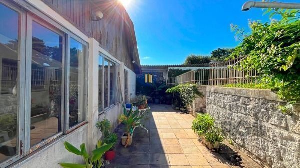 Casa em Porto Alegre, no bairro Tristeza, com 4 dormitório(s), à venda.