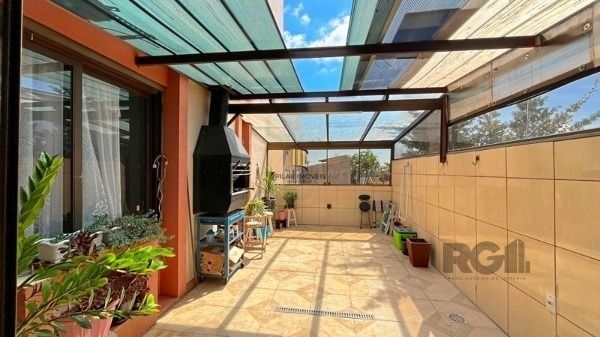 Apartamento em Porto Alegre, no bairro Medianeira, com 3 dormitório(s), e 3 banh