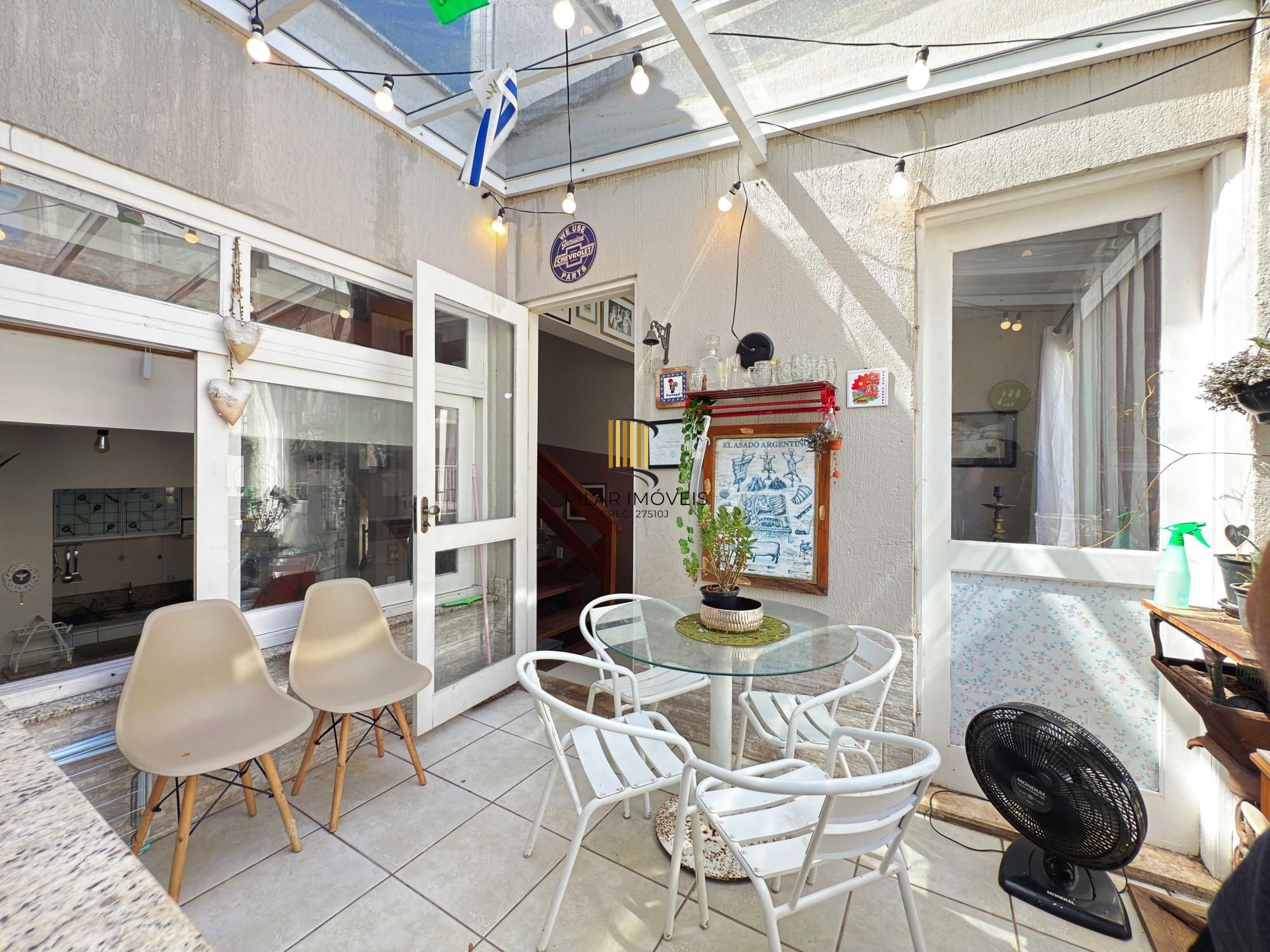 Triplex 4 dormitórios no bairro Pedra Redonda