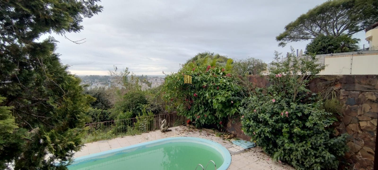 Casa Residencial com vista incrível para o Rio Guaíba no bairro Vila Conceição.