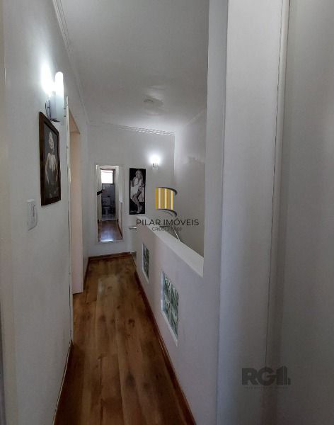 Casa em Porto Alegre, no bairro Hípica, com 3 dormitório(s), e 3 banheiros, à ve