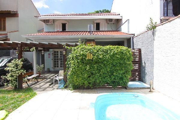 Sobrado para Venda - 208m², 3 dormitórios, sendo 1 suites, 4 vagas - Nonoai