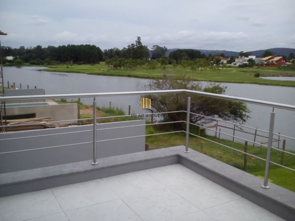 Casa no TerraVille com 3 dormitórios sendo 2 suítes.