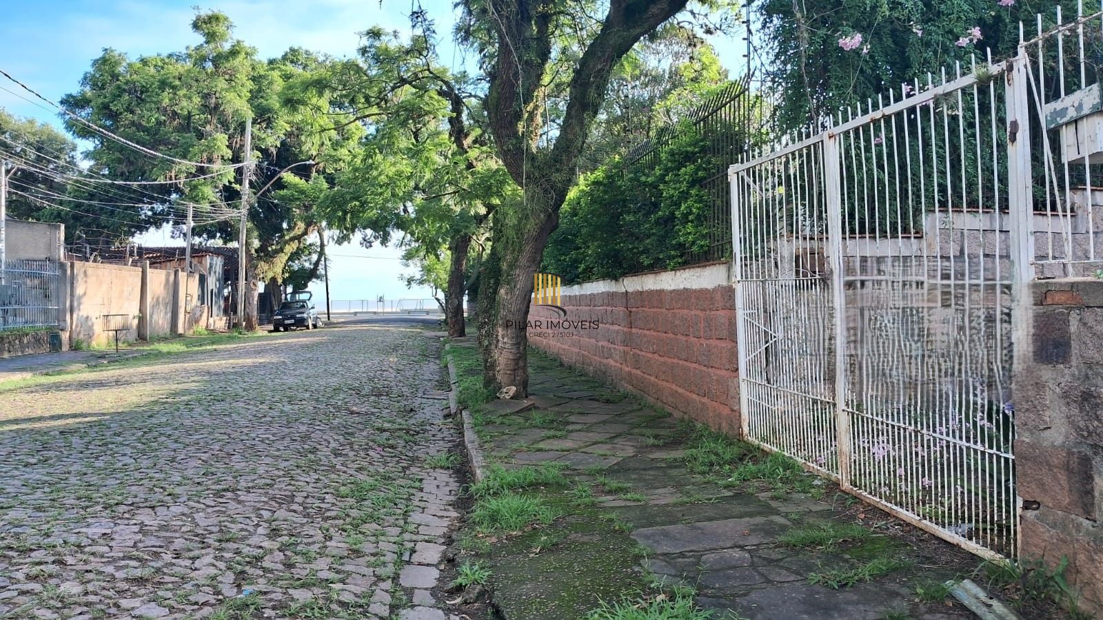 Terreno a meia quadra do pôr do sol da Orla do Guaíba no Bairro Ipanema.