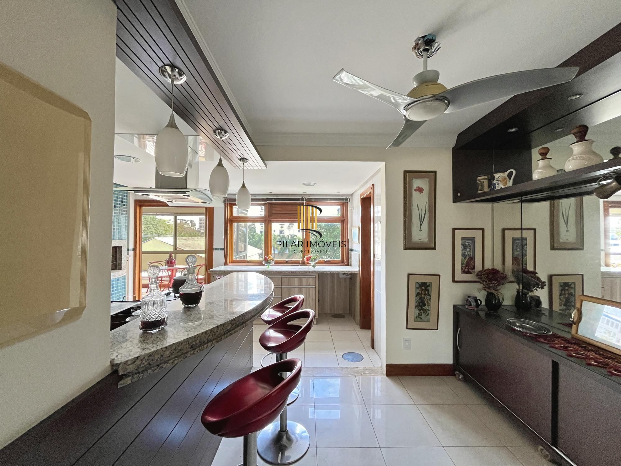 Apartamento na Tristeza  com 3 dormitórios, 1 suite, sacada , churrasqueira e 3 