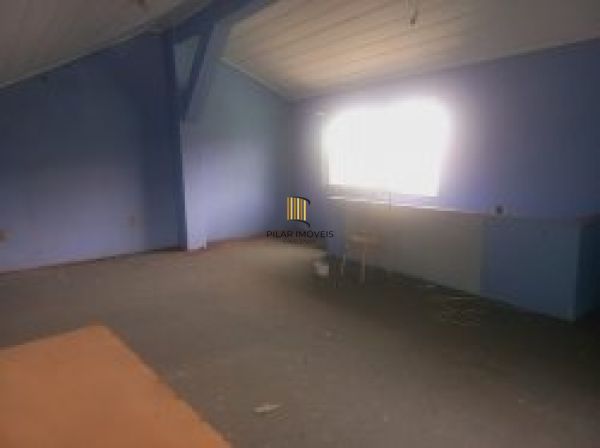 Sobrado em Porto Alegre, no bairro Glória, com 5 dormitório(s), e 5 banheiros, à