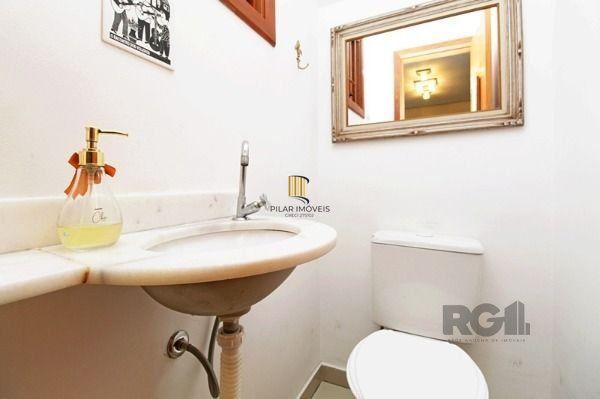 Casa Condomínio em Porto Alegre, no bairro Tristeza, com 3 dormitório(s), à vend