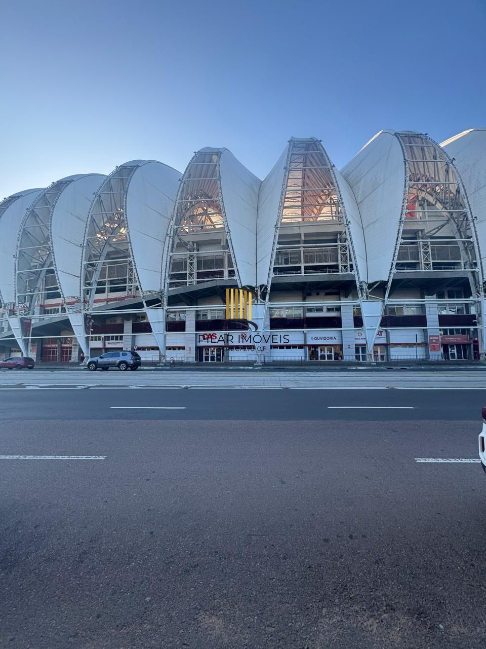 Em frente ao estádio beira Rio, apartamento 2 D , com 79m²,semi mobiliado.