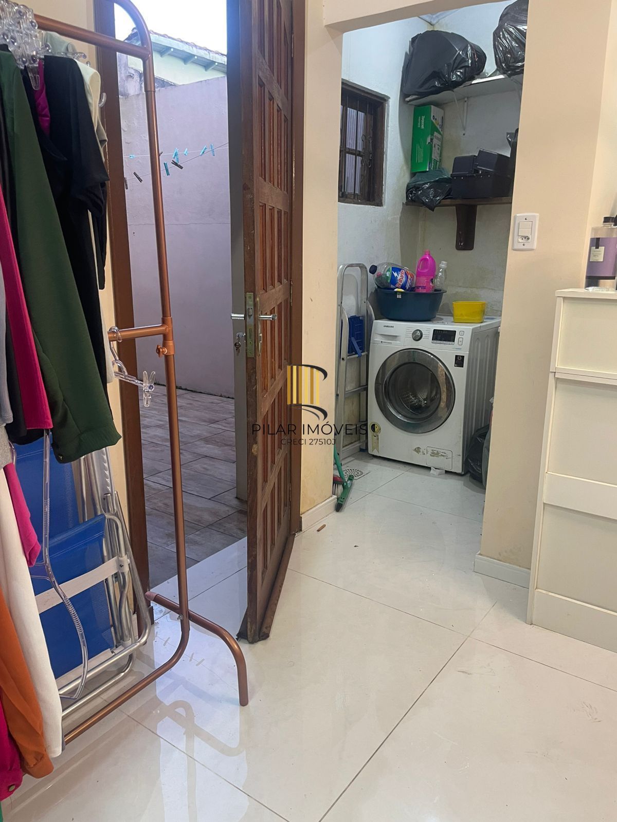 Lindo sobrado com 3 dormitórios á venda no bairro Hípica.