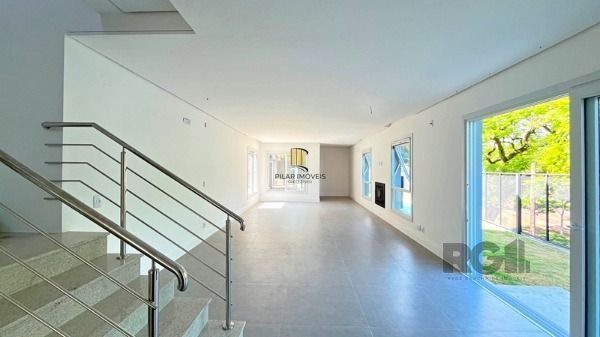 Casa em Porto Alegre, no bairro Jardim Isabel, com 3 dormitório(s), e 3 banheiro