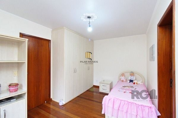 Casa em Porto Alegre, no bairro Tristeza, com 3 dormitório(s), e 3 banheiros, à 