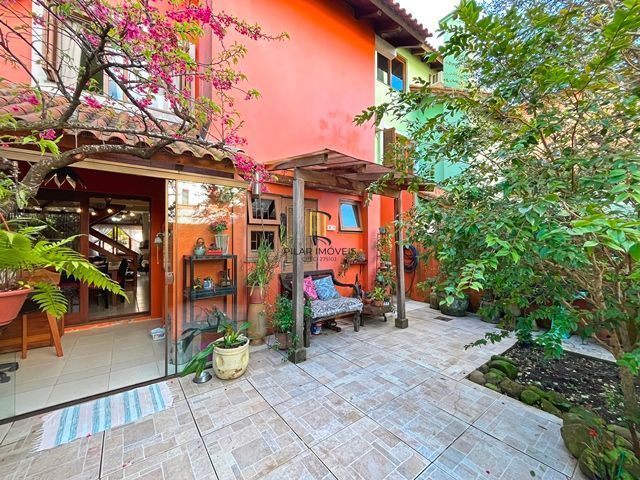 Ótima Residência com 3 dormitórios á venda no Bairro Ipanema.