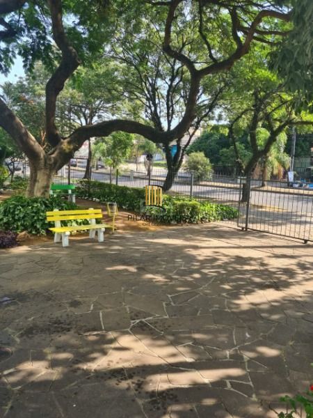 Apartamento em Porto Alegre, no bairro Cristal, com 2 dormitório(s), e 2 banheir