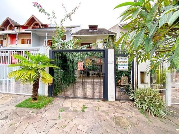 Casa em Porto Alegre, no bairro Espírito Santo, com 3 dormitório(s), à venda.
