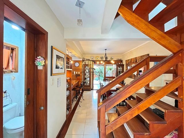 Ótima Residência com 3 dormitórios á venda no Bairro Ipanema.