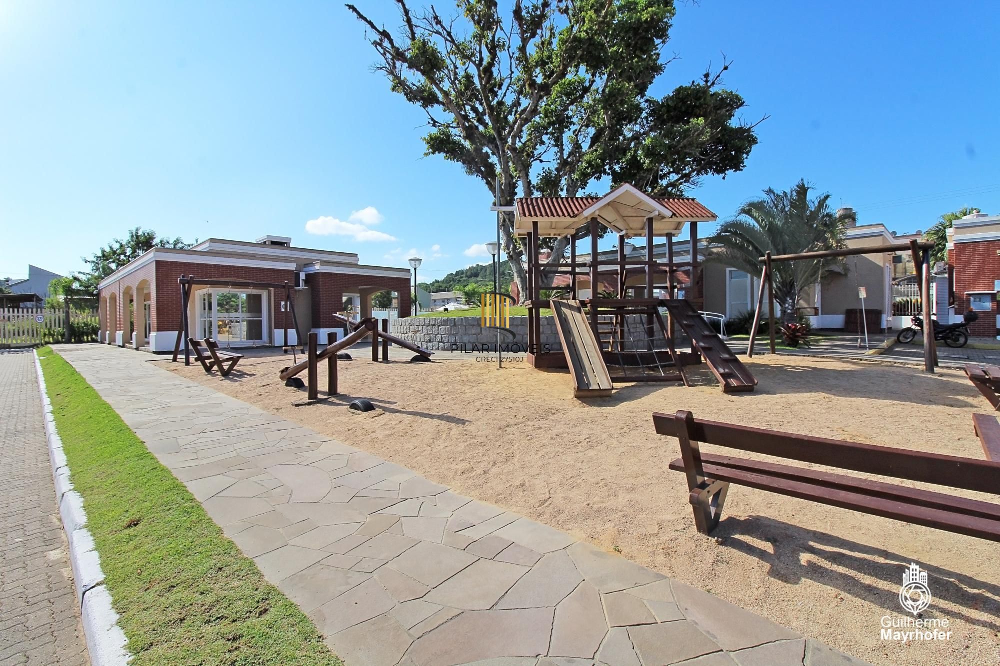 Carrara- Casa térrea 2 dormitórios, reformada , com 2 vagas , churrasqueira