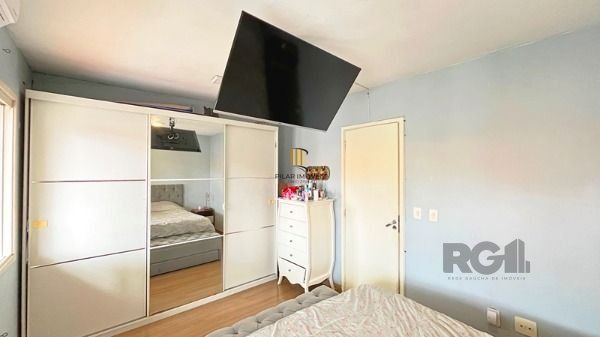 Casa em Porto Alegre, no bairro Cavalhada, com 2 dormitório(s), e 2 banheiros, à