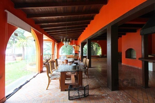 Casa em Porto Alegre, no bairro Pedra Redonda, com 7 dormitório(s), e 7 banheiro