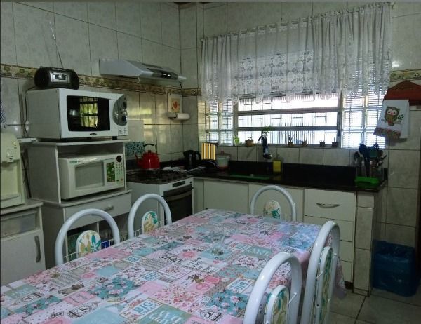 Casa em Porto Alegre, no bairro Belém Novo, com 4 dormitório(s), e 4 banheiros, 