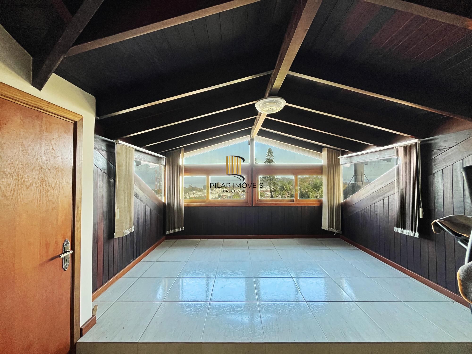 Casa em Condomínio no Jardim Isabel com 270m², 3 dormitórios, 4 vagas