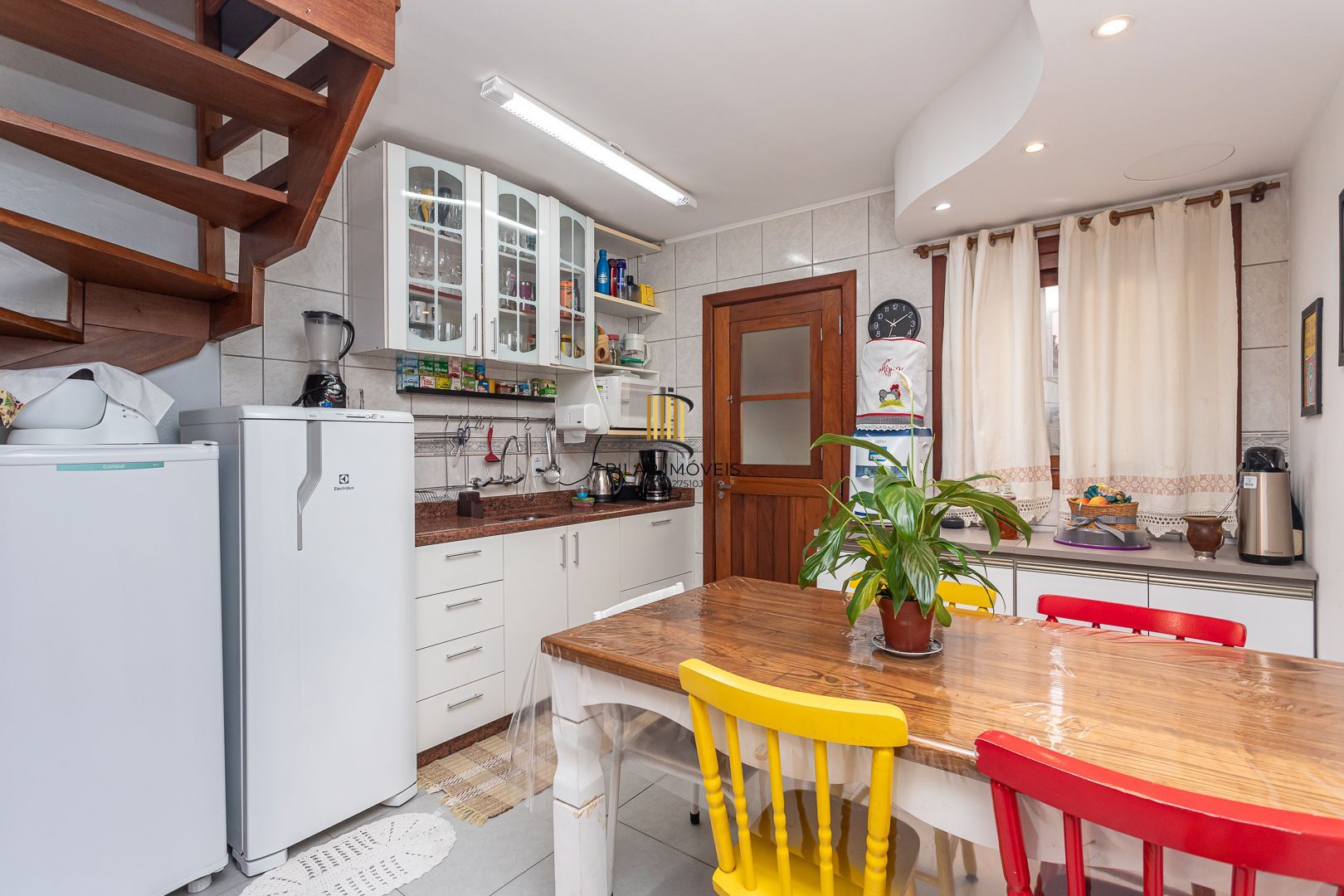 Casa em condomínio à venda com 97m², 2 dormitórios e 2 vagas, no bairro Tristeza em Porto Alegre.