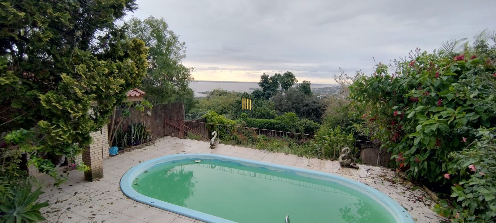 Casa Residencial com vista incrível para o Rio Guaíba no bairro Vila Conceição.