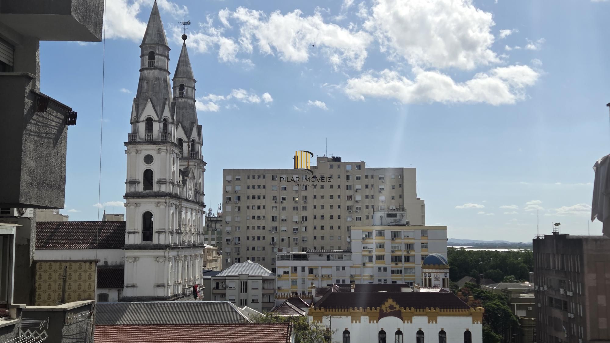 Excelente apartamento semi mobiliado com 87m2 e 2 dormitórios.