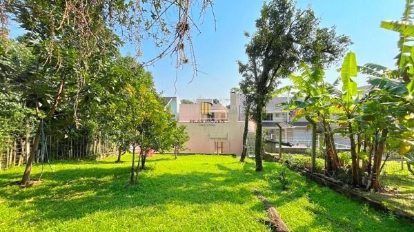 Casa em Porto Alegre, no bairro Nonoai, com 4 dormitório(s), à venda.