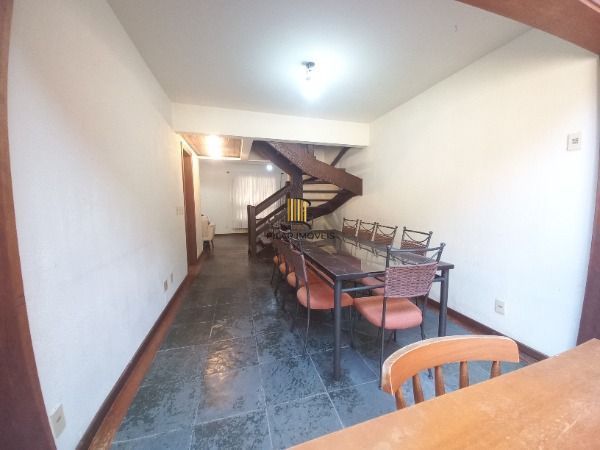 Casa em Porto Alegre, no bairro Ipanema, com 3 dormitório(s), e 3 banheiros, à v