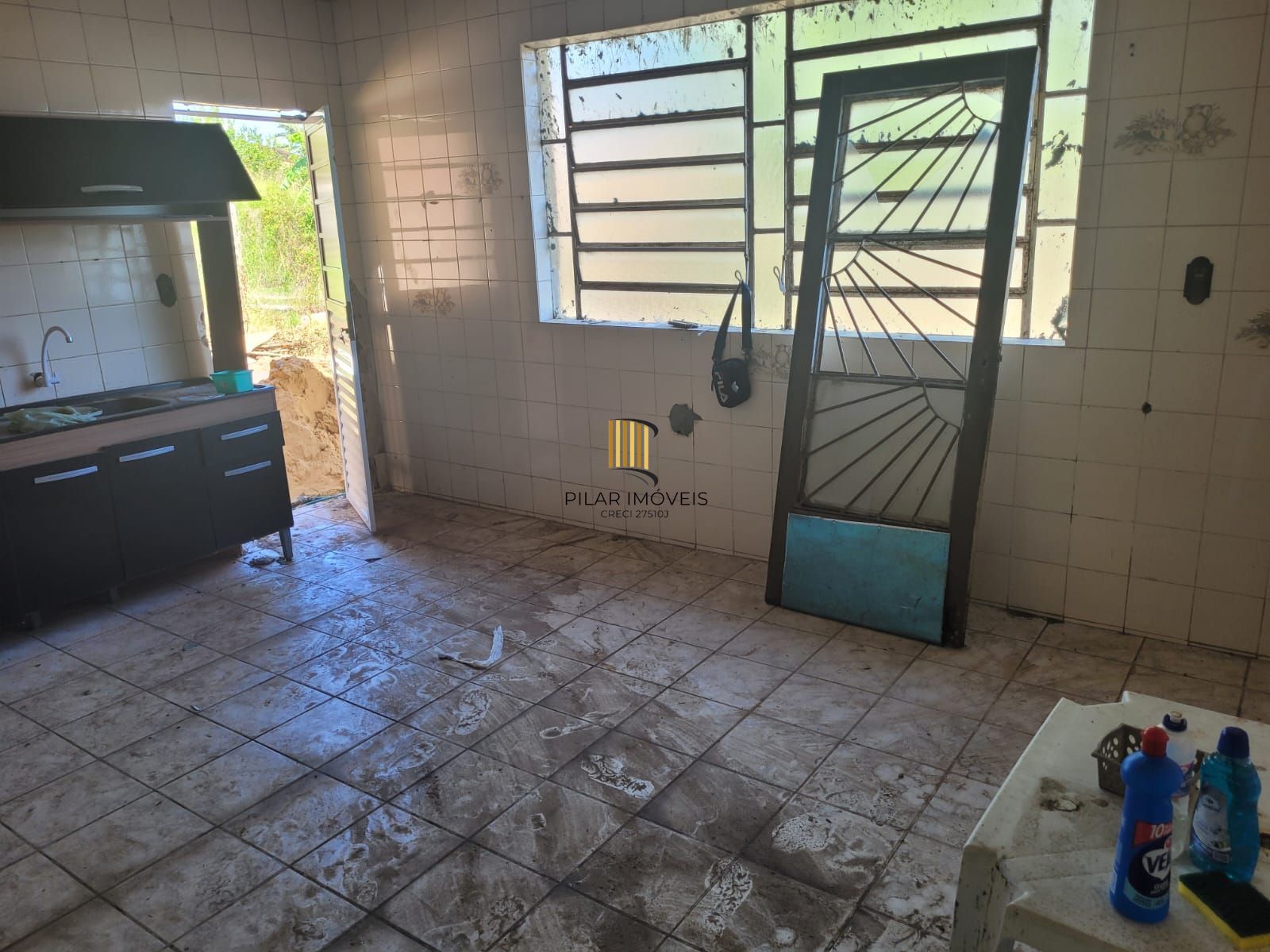 Ótimo terreno com casa na Ponta Grossa.