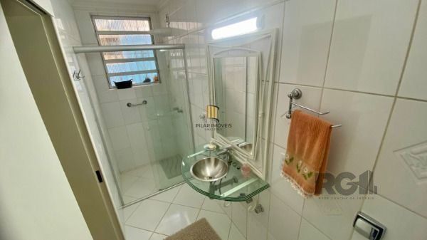 Casa em Porto Alegre, no bairro Vila Assunção, com 3 dormitório(s), e 3 banheiro