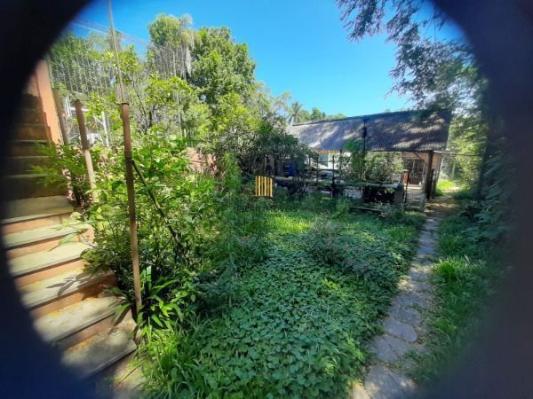 Casa em Porto Alegre, no bairro Pedra Redonda, com 2 dormitório(s), e 2 banheiro