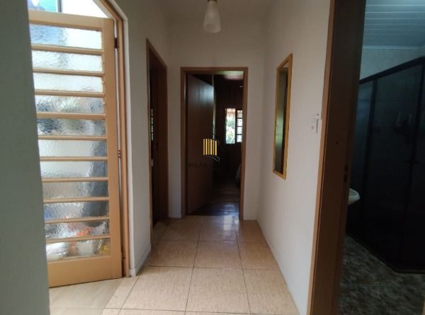 Casa em Porto Alegre, no bairro Vila Nova, com 2 dormitório(s), e 2 banheiros, à