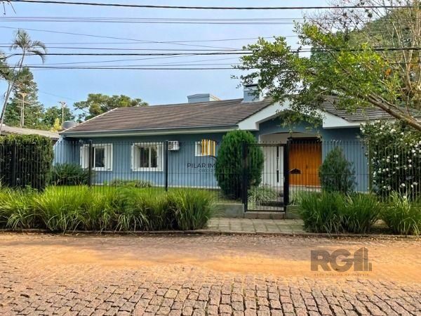 Casa em Porto Alegre, no bairro Ipanema, e 0 banheiros, à venda.