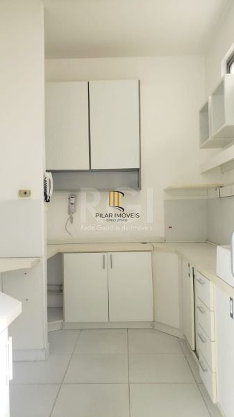 Conjunto/Sala em Porto Alegre, no bairro Menino Deus, e 0 banheiros, à venda.