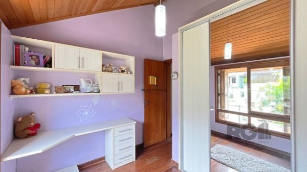 Casa em Porto Alegre, no bairro Ipanema, com 3 dormitório(s), à venda.