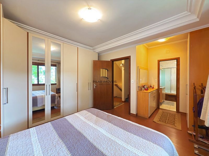 Linda Residência com 3 dormitórios sendo 1 suíte no Jardim Isabel.