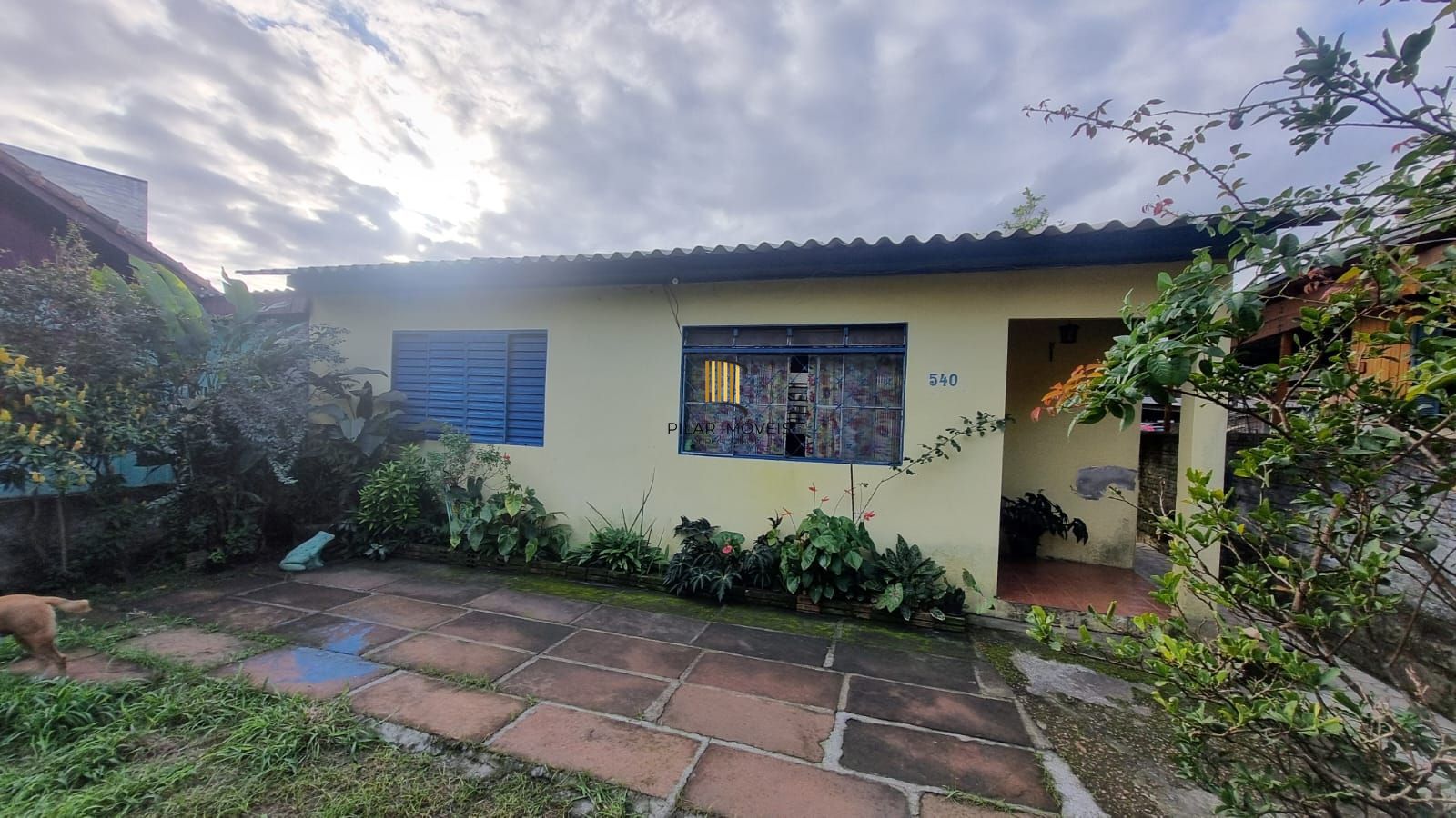 Casa no bairro Partenon, com 2 dormitórios.