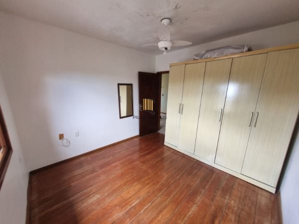 Sobrado em Porto Alegre, no bairro Ponta Grossa, com 4 dormitório(s), e 4 banhei