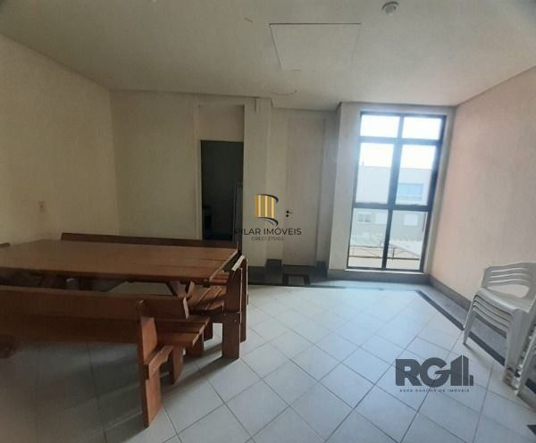 Apartamento em Porto Alegre, no bairro Glória, com 2 dormitório(s), e 2 banheiro
