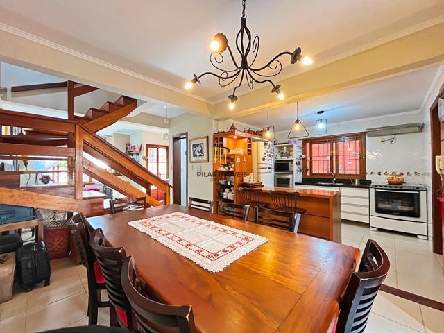 Ótima Residência com 3 dormitórios á venda no Bairro Ipanema.