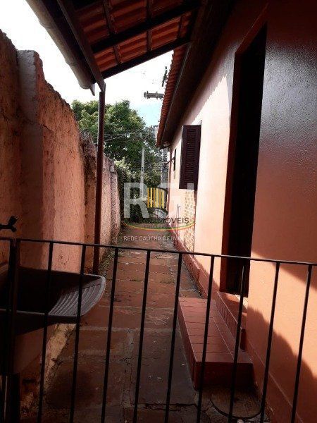 Casa em Porto Alegre, no bairro Espírito Santo, com 2 dormitório(s), e 2 banheir