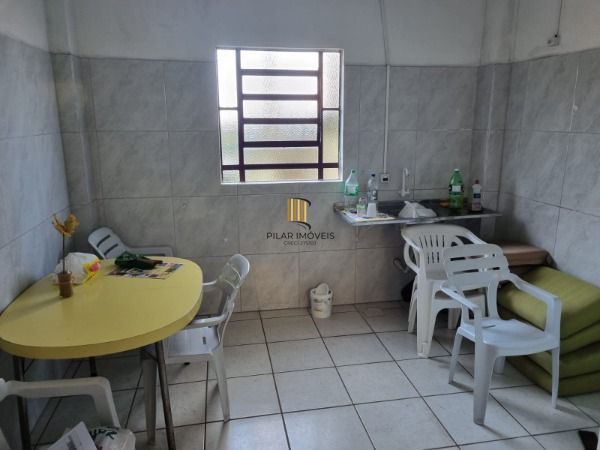 Casa em Porto Alegre, no bairro Vila Nova, com 1 dormitório(s), e 1 banheiros, à